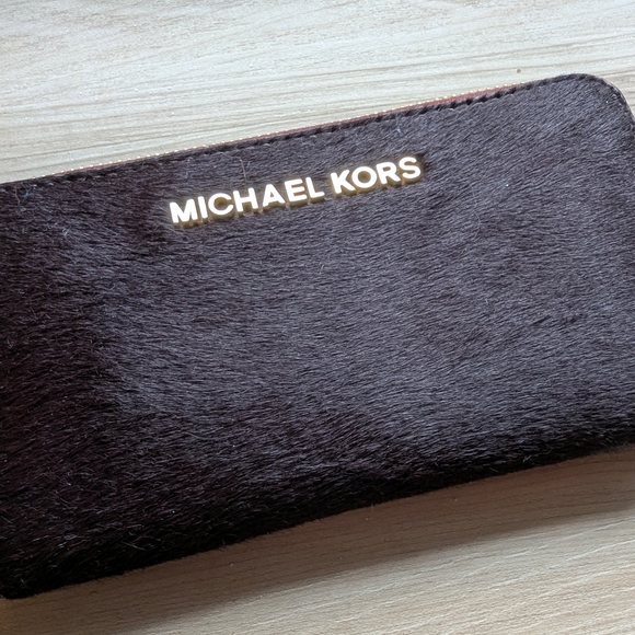NWOT Michael Kors Burgundy Wristlet Wallet - Picture 2 of 4